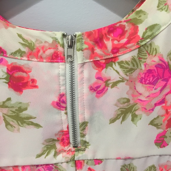 🍍Paper Crane Floral Sleeveless Top - Picture 4 of 4